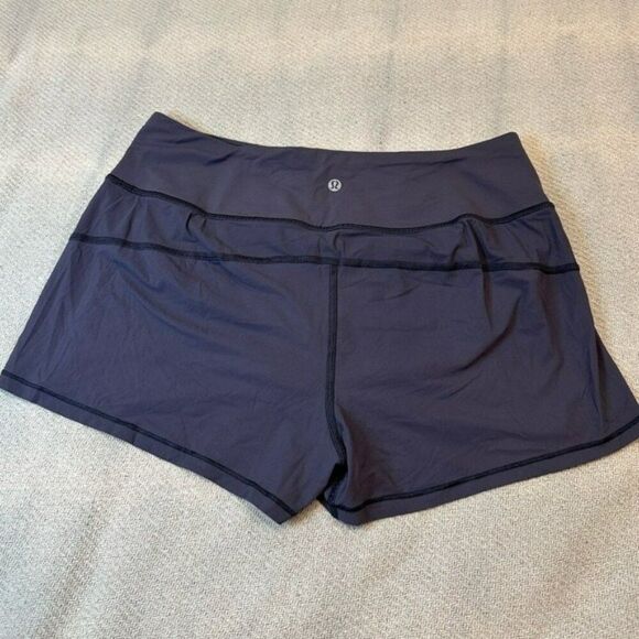 Lululemon Cinch and Stretch Shorts Size 8 Gray Lined 2.5" Inseam Rare - Picture 6 of 8